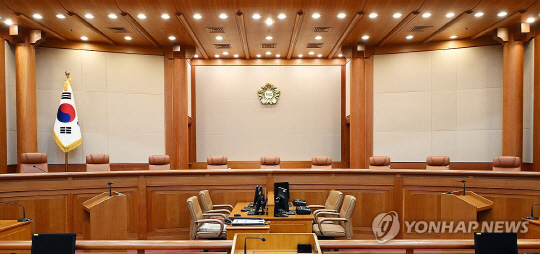 윤석열 대통령 탄핵심판 선고를 하루 앞둔 3일 서울 종로구 헌법재판소 대심판정의 모습. 연합뉴스